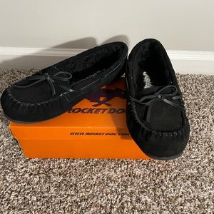New Rocket Dog Black Loafers. Size 8.